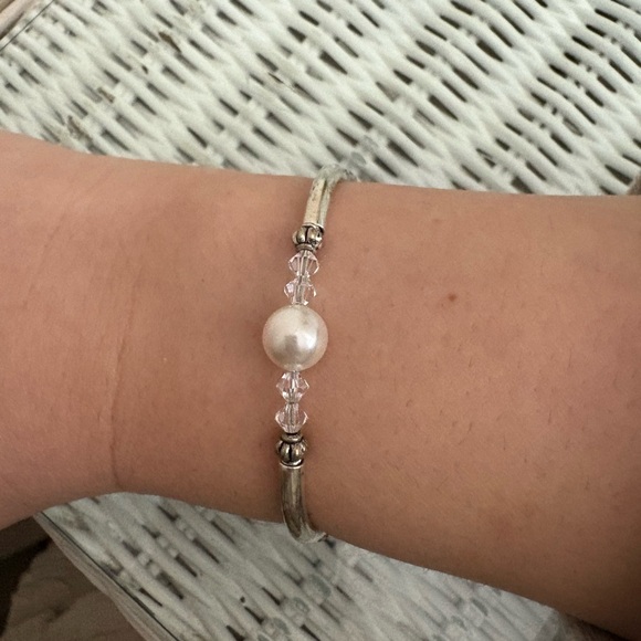 Adjustable Pearl Bracelet - Picture 2 of 3